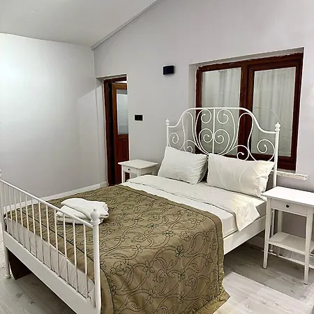 Ortakoey Tiny One Hotel *