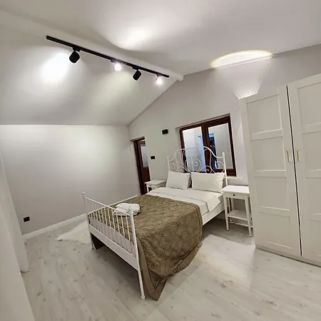 Ortakoey Tiny One מלון