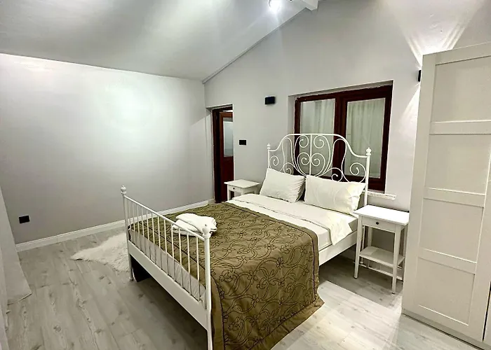 Ortakoey Tiny One Hotel 2*